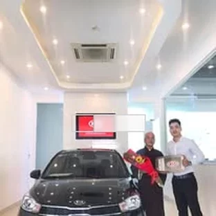 Kia Huế - Hoạt động giới thiệu xe và tư vấn trực tiếp.